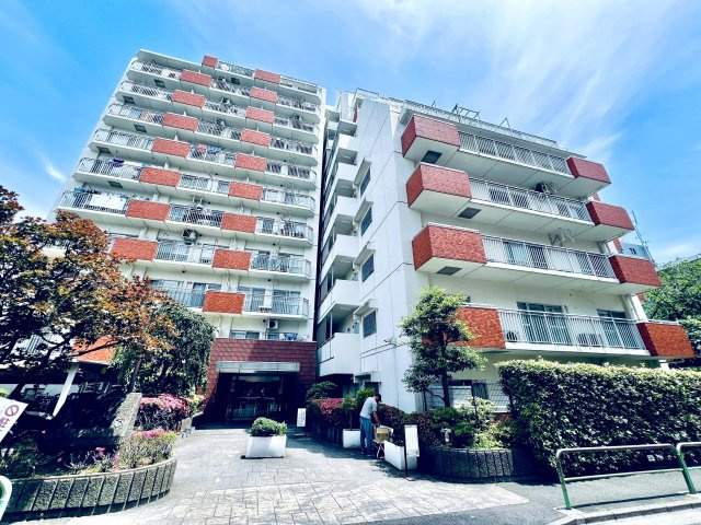 トーカンマンション大島C棟の外観