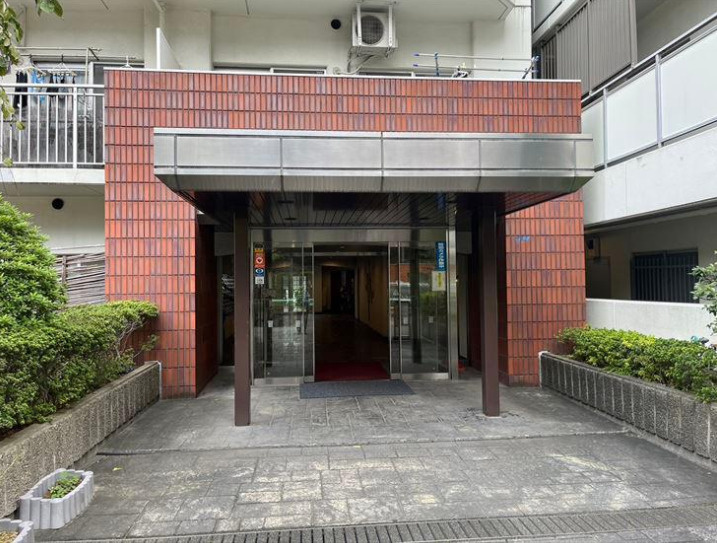 トーカンマンション大島C棟のエントランス