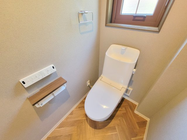木津川市木津川台7丁目中古戸建てのトイレ