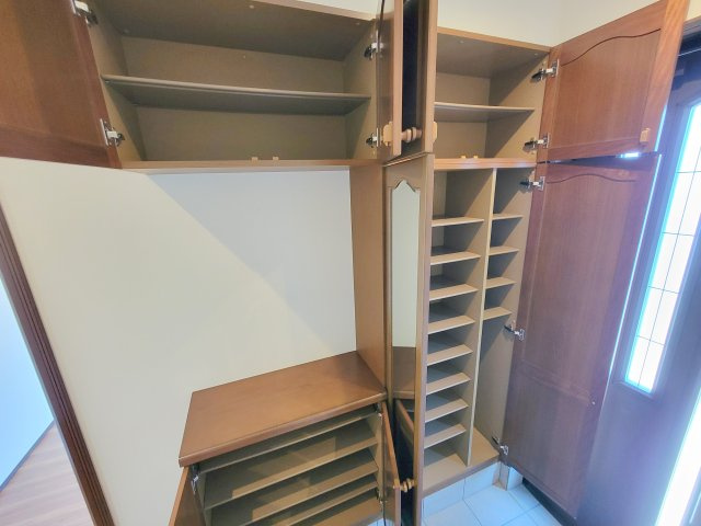 木津川市木津川台7丁目中古戸建ての玄関