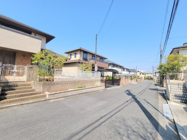 木津川市木津川台7丁目中古戸建ての前面道路含む現地写真