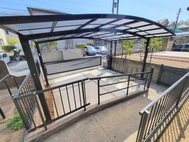 木津川市木津川台7丁目中古戸建ての駐車場