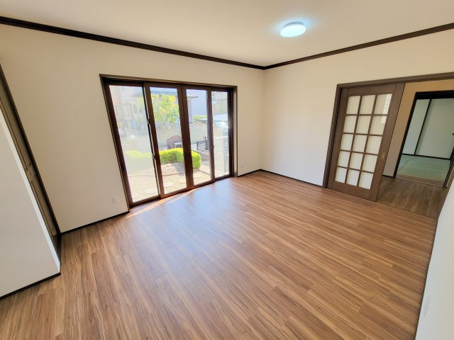 木津川市木津川台7丁目中古戸建ての居間・リビング