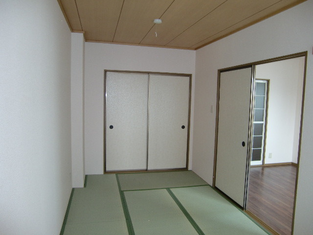 シャルマン岩屋の居間・リビング