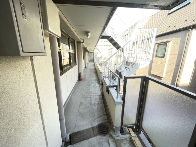 進栄ビルのバルコニー