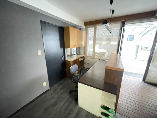 進栄ビルのエントランス