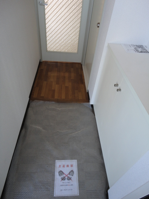 鶴ヶ島市松ヶ丘５丁目の賃貸マンションの玄関|退去前なので、同間取り写真となります。