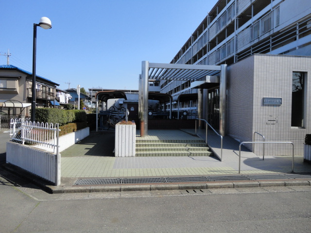 鶴ヶ島市松ヶ丘５丁目の賃貸マンションのエントランス