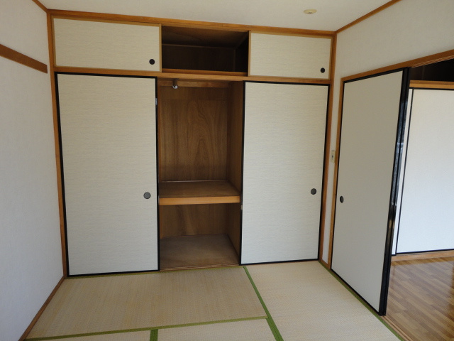 鶴ヶ島市松ヶ丘５丁目の賃貸マンションの和室|退去前なので、同間取り写真となります。