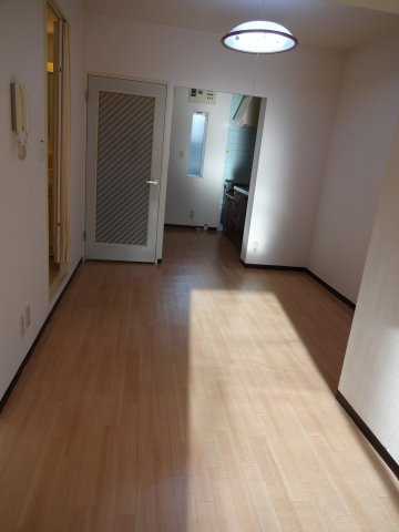 鶴ヶ島市松ヶ丘５丁目の賃貸マンションの居間・リビング|退去前なので、同間取り写真となります。