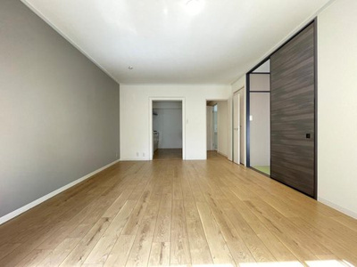 【居間・リビング】 | 神奈川県海老名市河原口二丁目 | こちらの居間で趣味の時間をお楽しみください