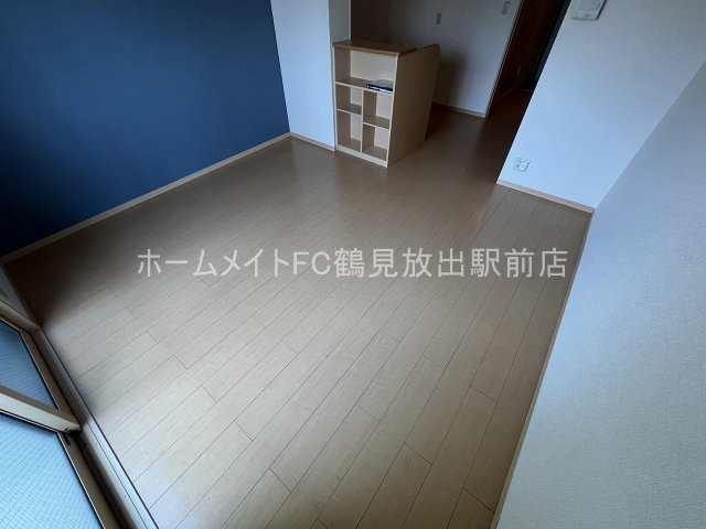 大阪市鶴見区今津南３丁目のハイツの洋室