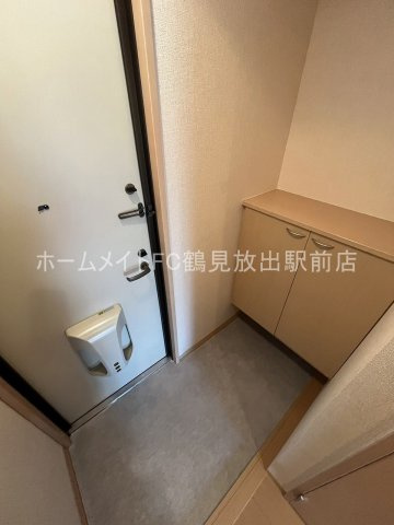 大阪市鶴見区今津南３丁目のハイツの玄関