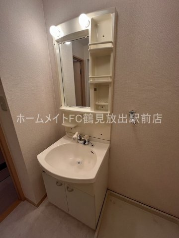 大阪市鶴見区今津南３丁目のハイツの独立洗面台
