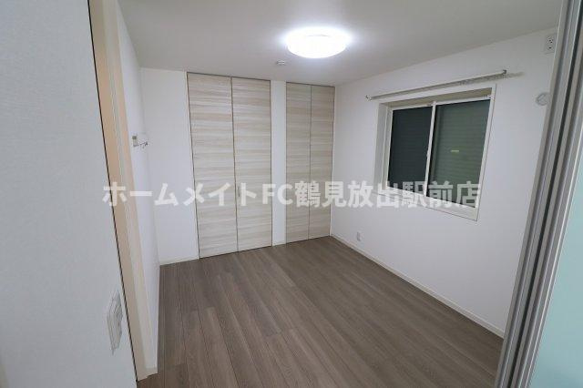 東大阪市稲田上町１丁目のハイツの洋室
