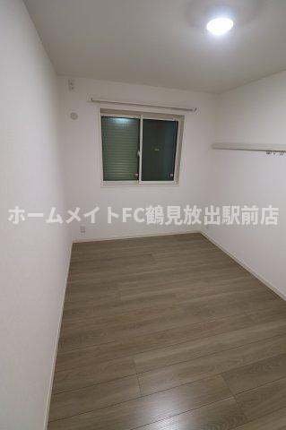 東大阪市稲田上町１丁目のハイツの洋室