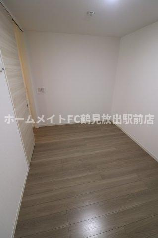 東大阪市稲田上町１丁目のハイツの洋室