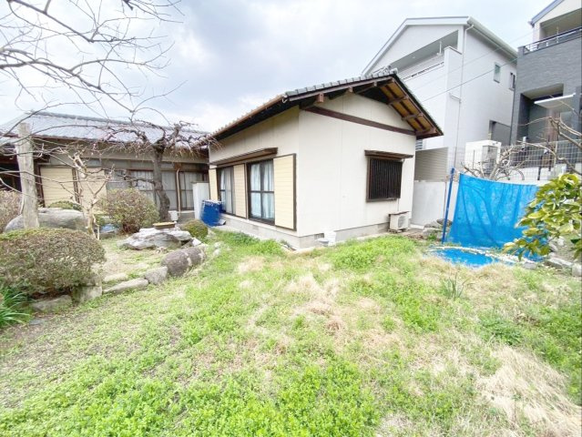 福岡市東区若宮一丁目　土地の外観|徒歩10分圏内にコンビニ・スーパー・ドラッグストアがあり、日々のお買い物に便利です！