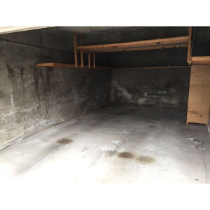 内田東町借家の駐車場