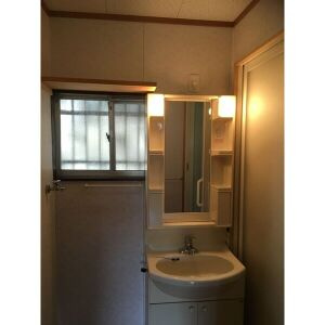 内田東町借家の独立洗面台