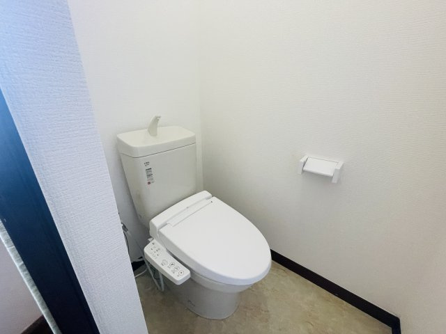 【トイレ】 | 熊谷市石原　中古戸建 | 2階トイレ
