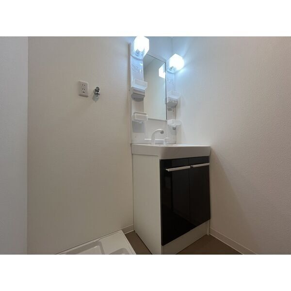 ジーメゾン明石魚住べリアスの洗面所