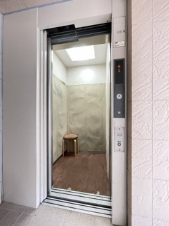 【その他共用部分】 | エレベーター付き！荷物の多い日や疲れた日でも、2階までラクラク上がれます☆
