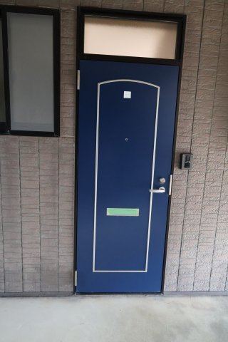 ワンダーミューの玄関