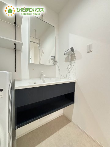 熊谷市船木台1丁目　中古一戸建ての独立洗面台