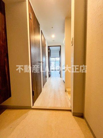 フォーリアライズ大正ノーブルの玄関