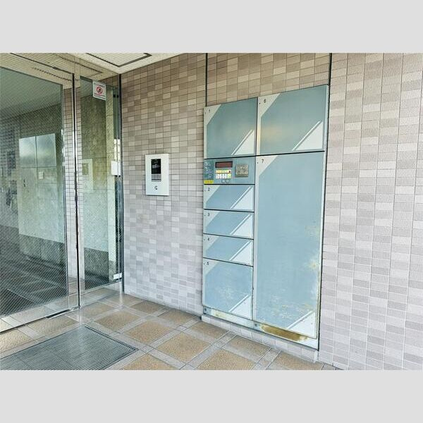 サクラメント今宿のエントランス