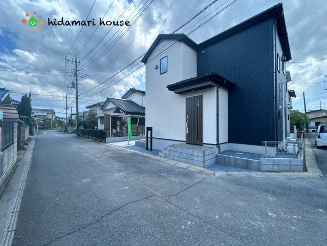 北本市西高尾第1期　新築戸建　リナージュ02の前面道路含む現地写真