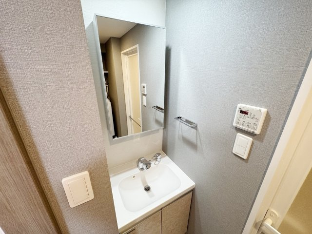 LUMEED南千住の内装|明るい室内です