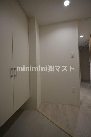 セレニテフラン野田阪神駅前の玄関|階数・号室によって室内カラーバリエーション異なります。