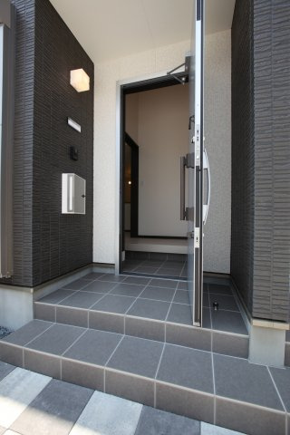 フルールの玄関|※完成前につき写真はイメージです。色仕様は現況優先になります。