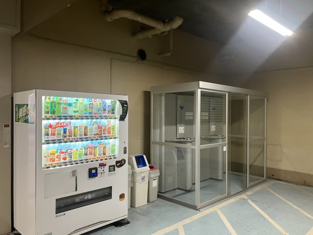 祐真ビル本館のエントランス|建物の内部です