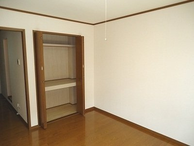 【内装】 | ティアラ | 明るい色調の室内です