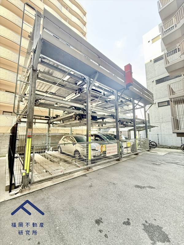 エステムプラザ博多駅南の駐車場