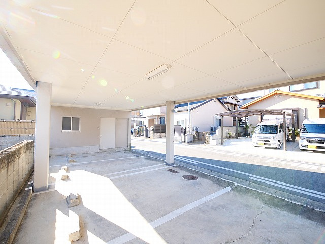 奈良市四条大路一戸建の駐車場