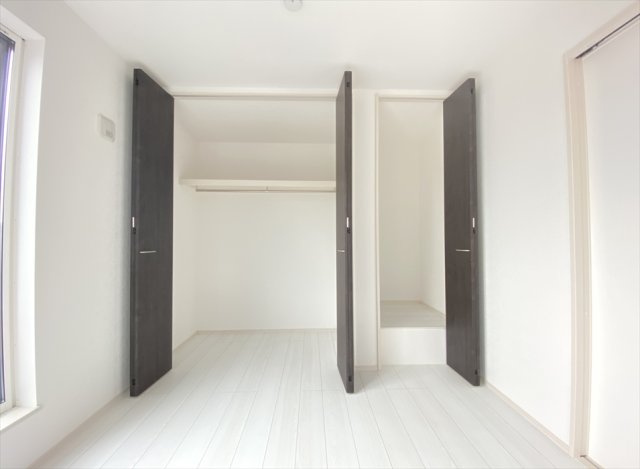 【収納】 | 志木市柏町6丁目　新築一戸建住宅　全1棟　(志木本店) | 3階洋室(6.7帖)／
クローゼットは収納ケースもスッキリ入る奥行きもあるのでたっぷり収納できます。