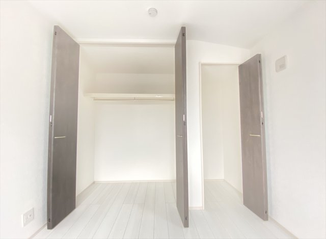 【収納】 | 志木市柏町6丁目　新築一戸建住宅　全1棟　(志木本店) | 3階洋室(4.5帖)／
大容量のクローゼット