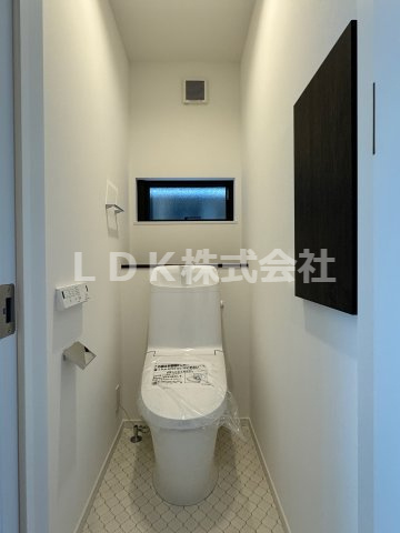 【トイレ】 | 未入居戸建/ふじみ野市大井中央４丁目（全1棟） | ２階／温水洗浄付きトイレ