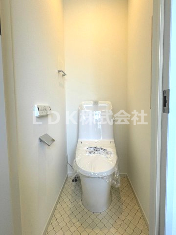 【トイレ】 | 未入居戸建/ふじみ野市大井中央４丁目（全1棟） | 1階／温水洗浄付きトイレ