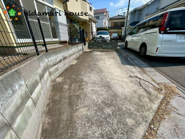 上尾市弁財1丁目　中古一戸建ての駐車場