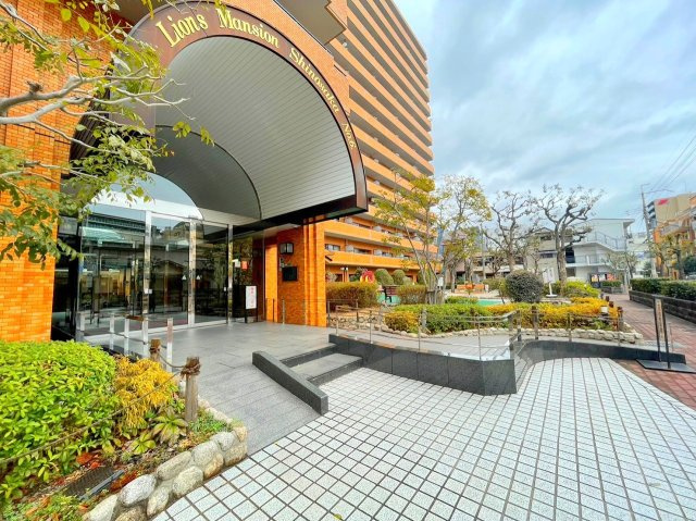 ライオンズマンション新大阪第6のエントランス