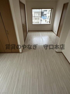 【居間・リビング】 | コムズスクエア守口本町B | エステ利用、事務所使用等お気軽にご相談くださいませ♪