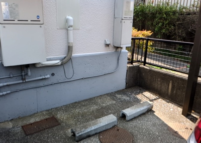 【駐車場】 | テラスハウスＡ松が谷 | 車一台あたりに必要なスペースは、標準サイズの普通自動車で横幅2m50cm、長さ5mは必要になります。ただし、乗降のことも考慮して横幅3m30cm、長さ5m50cmほどは確保できるところを選びましょう。