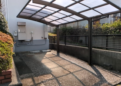 【駐車場】 | テラスハウスＡ松が谷 | 駐車場と明記されていても、最小スペースでつくられた駐車場だと大型車は駐車できなかったり、出入りしにくくなったりする可能性があります。お車のサイズと購入したい物件の駐車場のサイズを現地で確認しましょう。