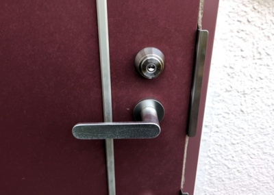 【防犯設備】 | テラスハウスＡ松が谷 | 当然のことではありますが、オートロックやセンサーライト、ホームセキュリティーなどの防犯設備があれば、小さいお子様がいるご家庭も安心ですよね！まず物件購入の際は、防犯設備もチェックするようにしましょう。