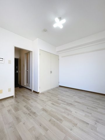 ※同建物ほかのお部屋の写真です。